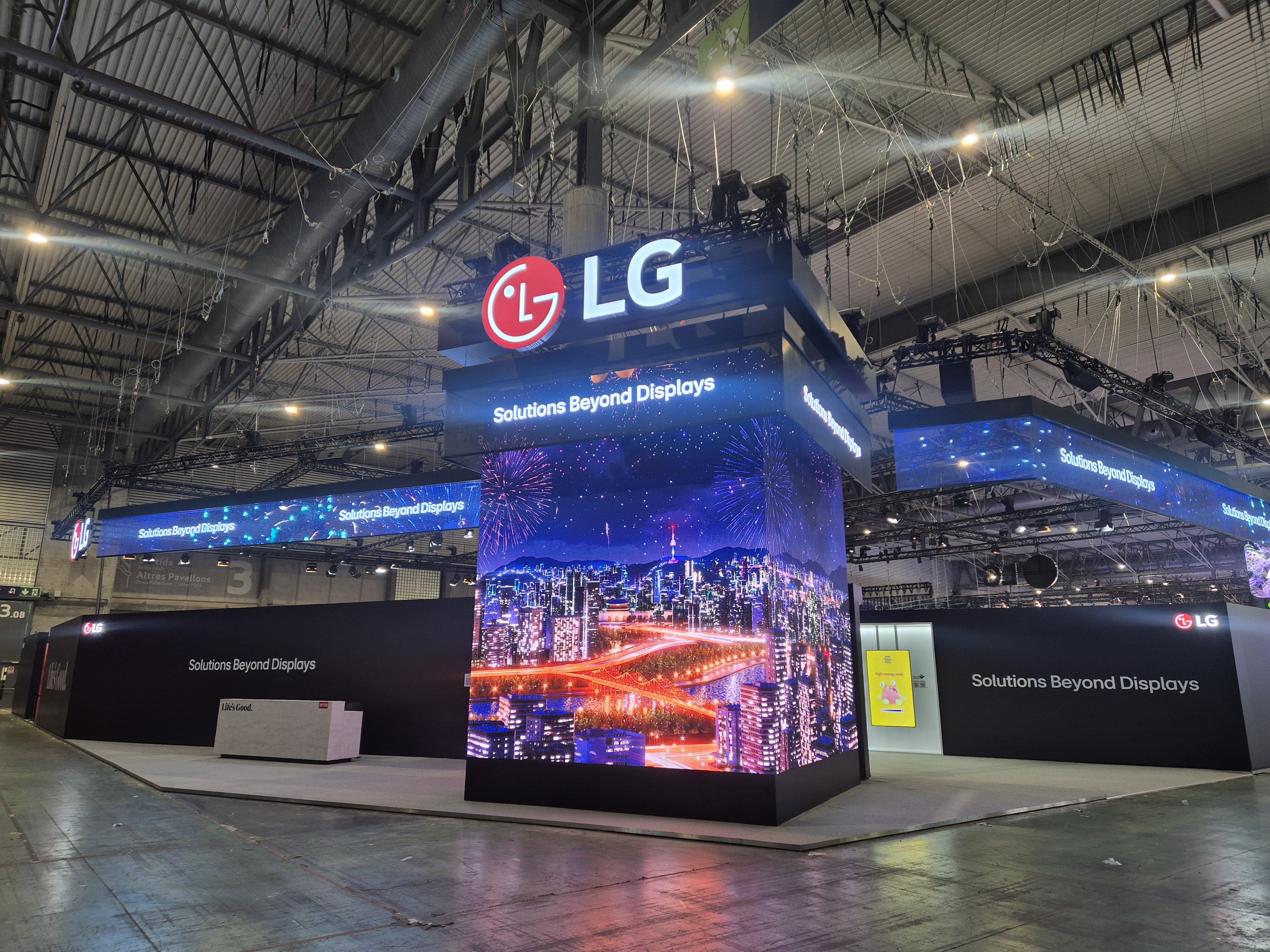 LG Attractor 우측 하단 이미지