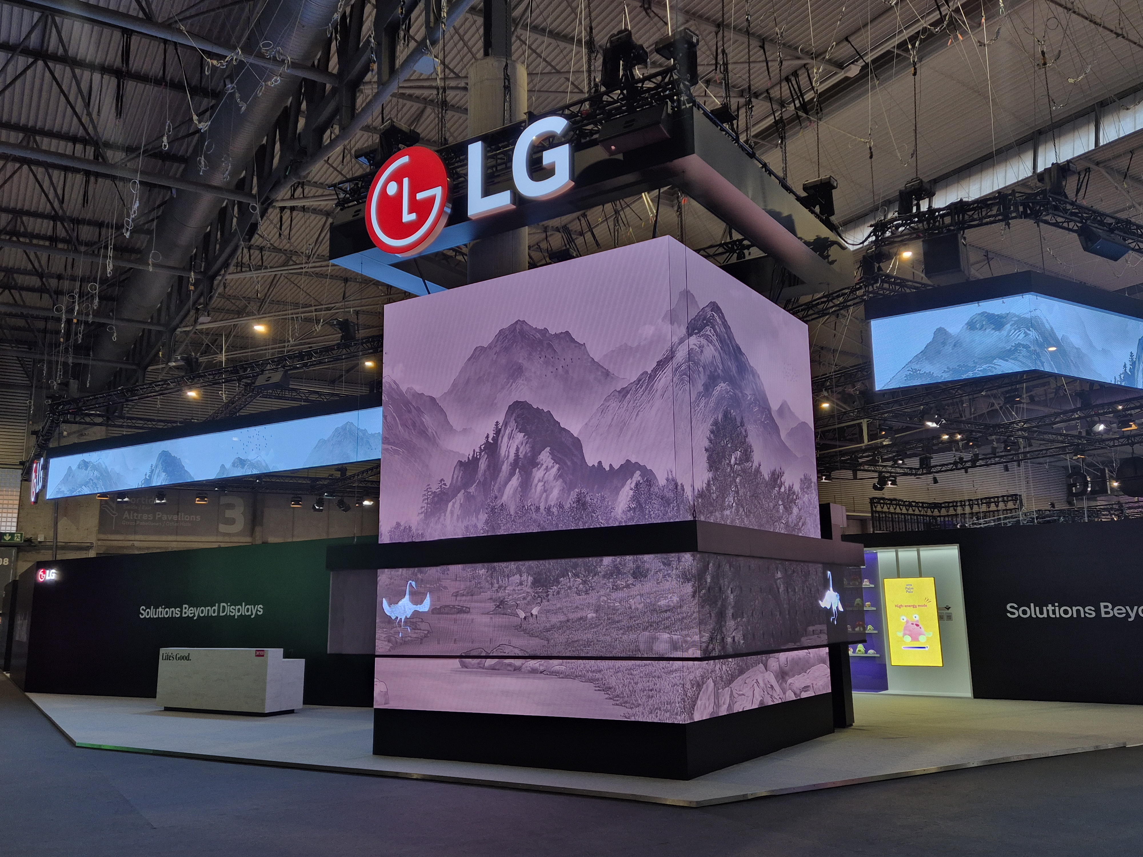 LG Attractor 우측 상단 이미지