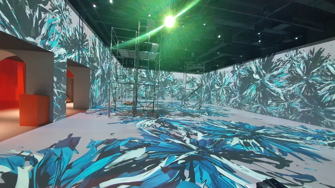 롯데백화점 미디어아트전시 블루룸(Blue Room) 우측 상단 이미지